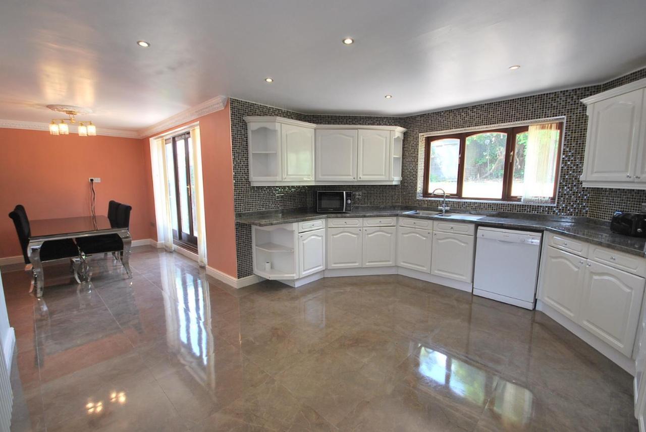 Lostock Entire And Exclusive Four Bed Detached Villa מראה חיצוני תמונה