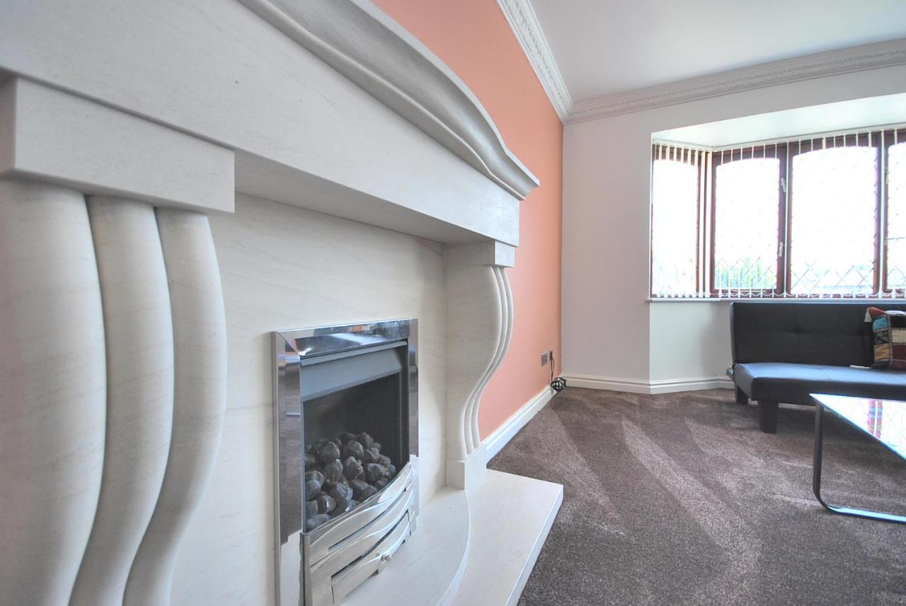 Lostock Entire And Exclusive Four Bed Detached Villa מראה חיצוני תמונה