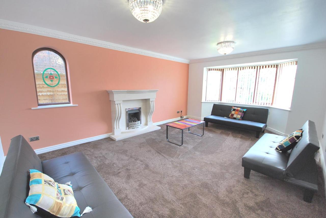 Lostock Entire And Exclusive Four Bed Detached Villa מראה חיצוני תמונה