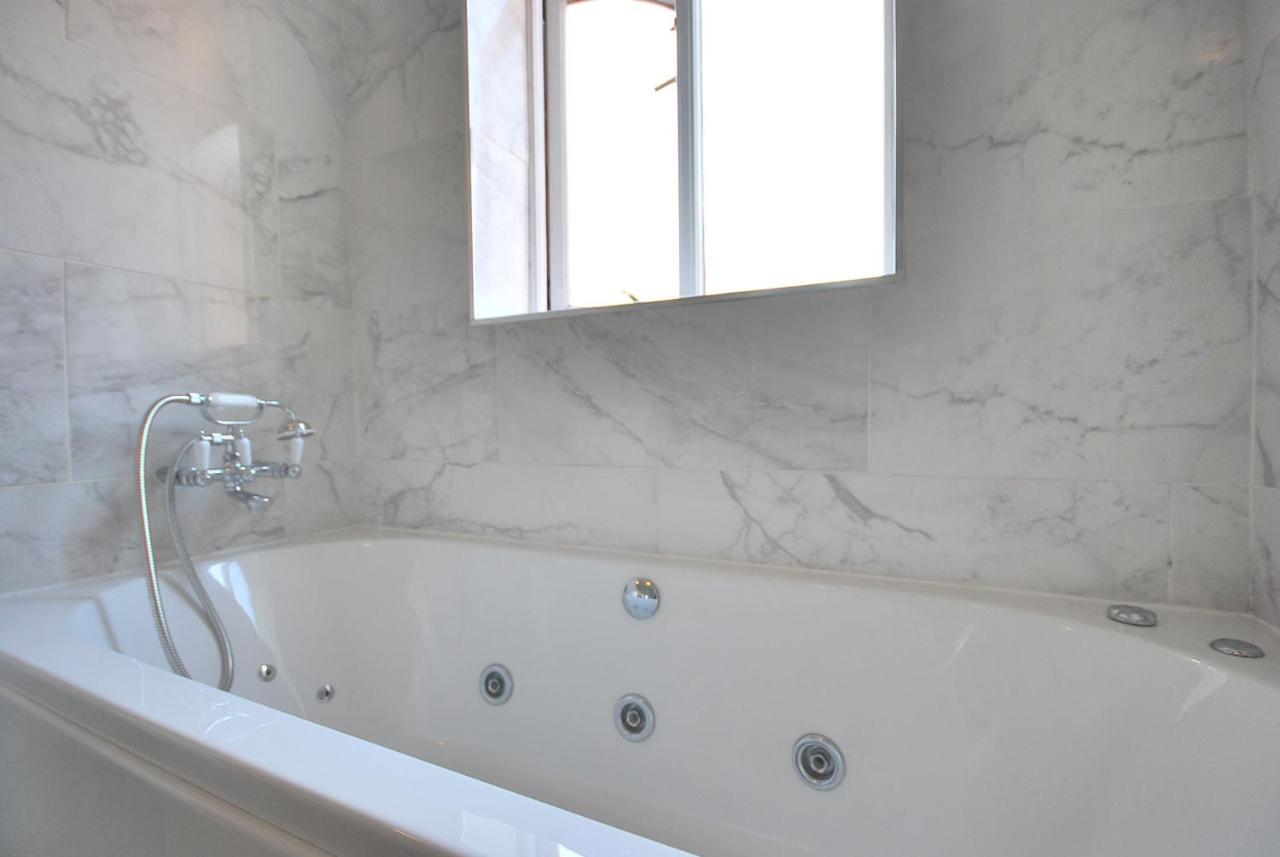 Lostock Entire And Exclusive Four Bed Detached Villa מראה חיצוני תמונה